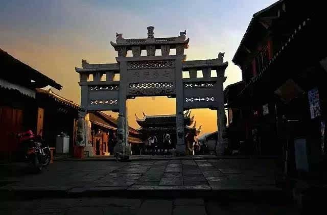 爆料:请女巫的男星,朱一龙,普女小花 | 最新八卦汇总